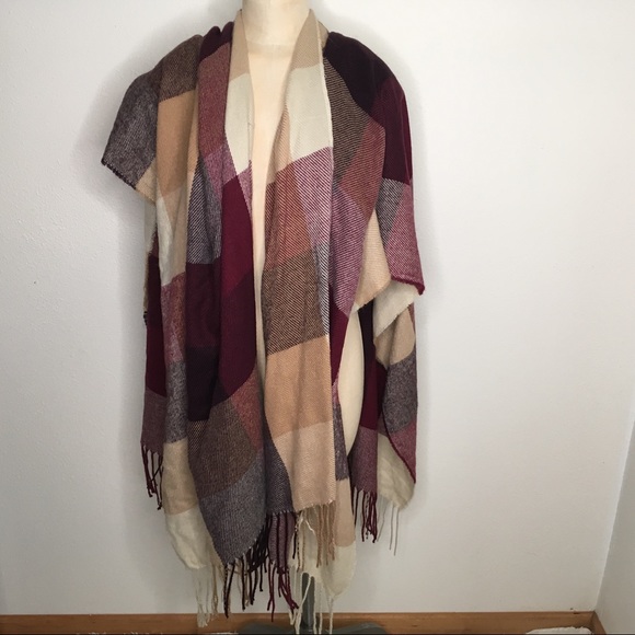 Francesca's Collections Accessories - Francesca’s oversized plaid Ruana fringe